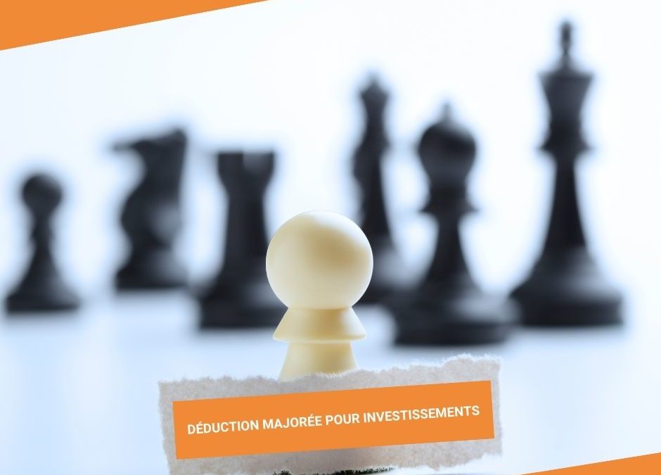 un échiquier avec un pion en avant plan sur lequel figure la mention "déduction majorée pour investissements".